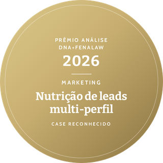 Selo do Prêmio Análise DNA+FENALAW 2026: Nutrição de leads multi-perfil, case reconhecido