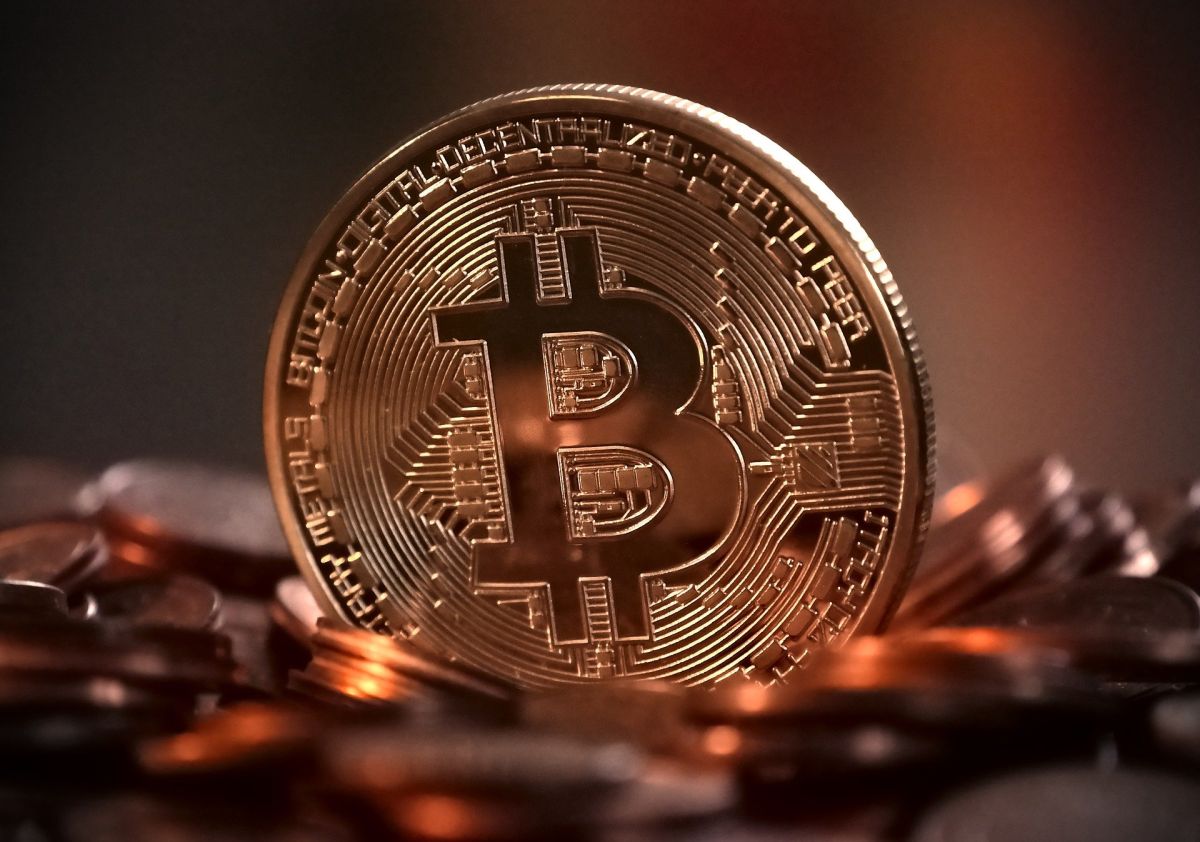 CRIPTOMOEDAS, LAVAGEM DE DINHEIRO E O NOVO CRIME DE ESTELIONATO NO BRASIL